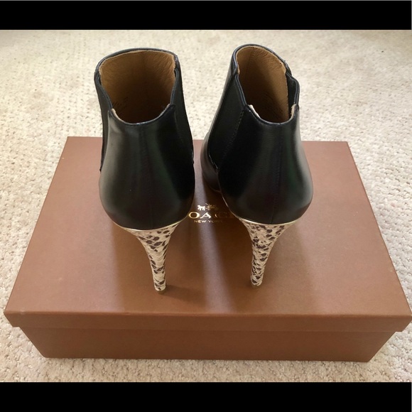 COACH heels, snake print, size 8 - Picture 3 of 4